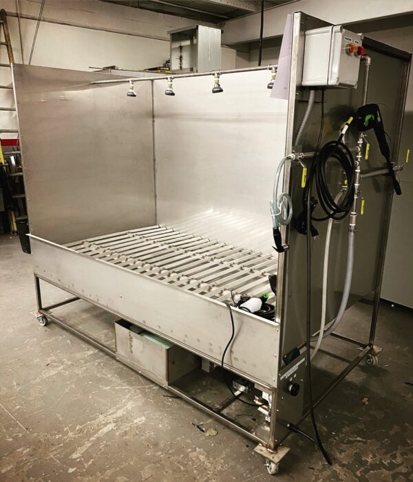 Stainless steel large parts washer and rinse station